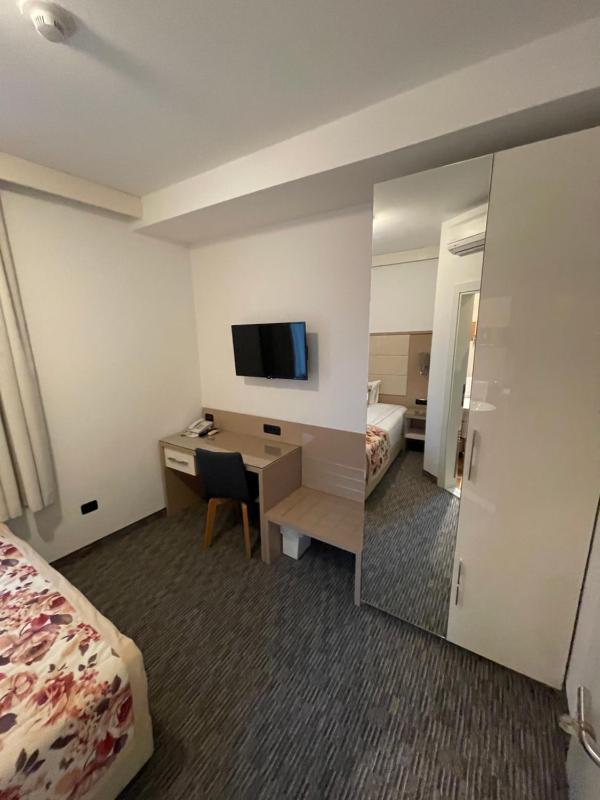 Single Room image 3
