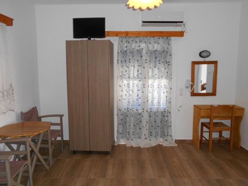 Studio with Balcony image 2