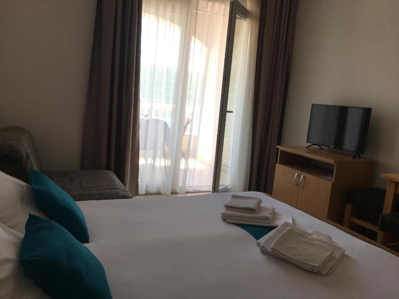 Studio Apartment with Sea View image 4