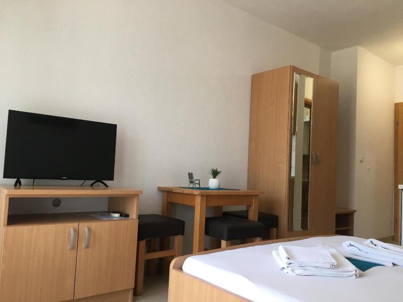 Studio Apartment with Sea View image 3