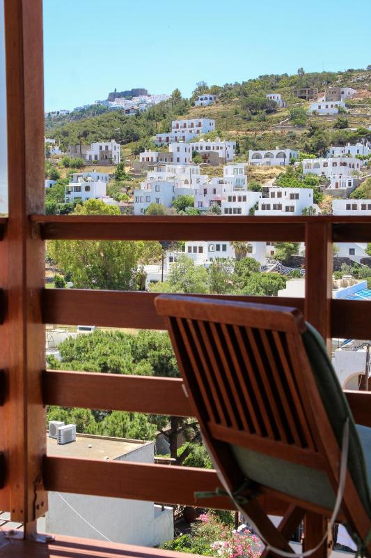 Deluxe One-Bedroom Apartment with Ocean View image 3