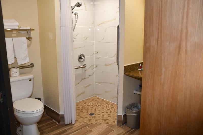 Queen Room - Disability Access/Non-Smoking image 4