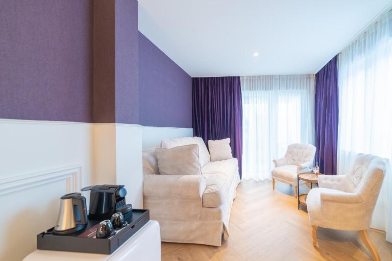 Charming Double Room image 1
