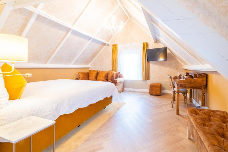 Deluxe Double Room image 4