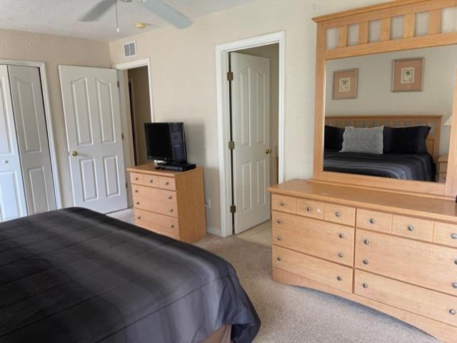 Four-Bedroom Townhome Davenport - image 32