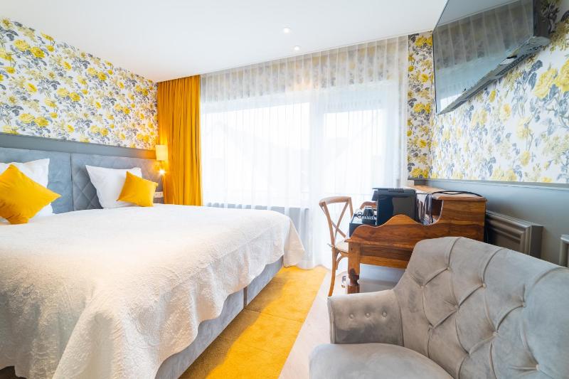 Standard Double Room image 3