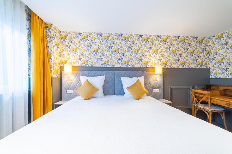 Standard Double Room image 2