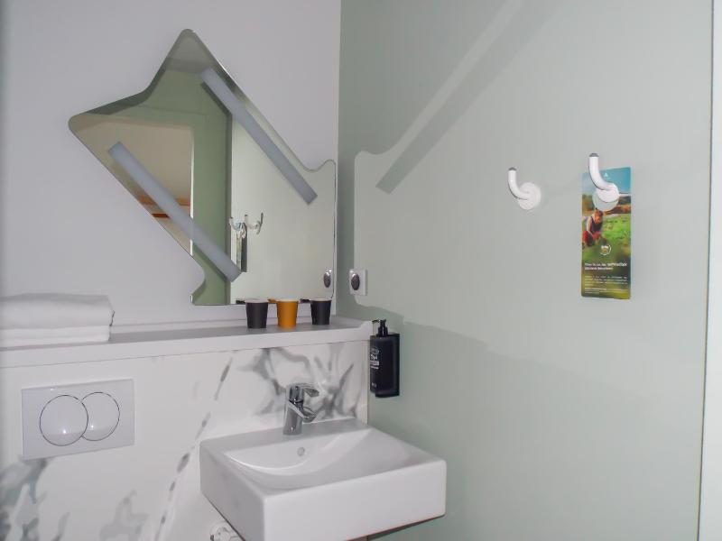 Standard Double Room with Retractable Bed image 2