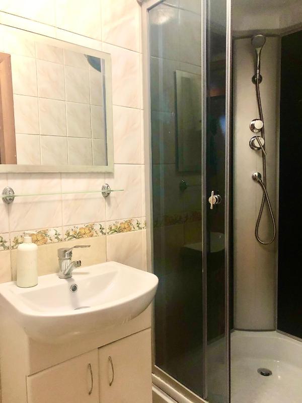 Two-Bedroom House (7 Adults) image 3