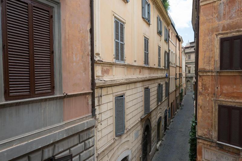 One-Bedroom Apartment image 4