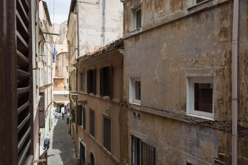 One-Bedroom Apartment image 3