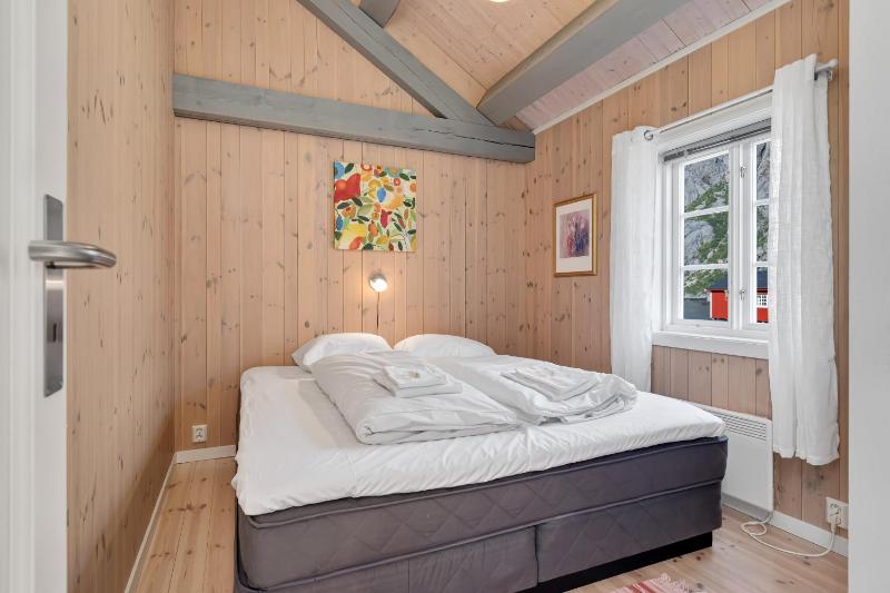 Superior Cabin image 4