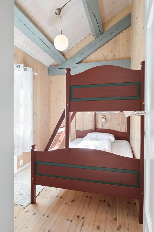 Superior Cabin image 3