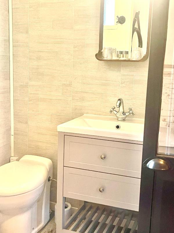 Standard Twin Room image 3