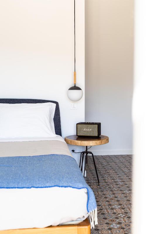 Double Room with Balcony image 3