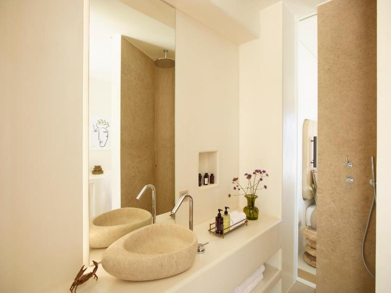 Suite with Sea View and Plunge Pool image 4