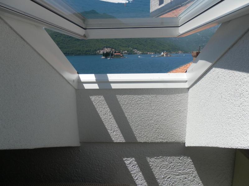 One-Bedroom Apartment with Sea View - Attic image 2