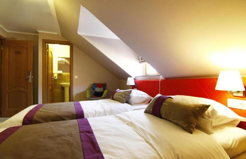Deluxe Twin Room image 2