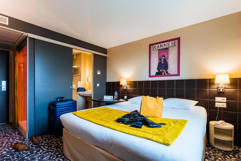Standard Double Room image 2