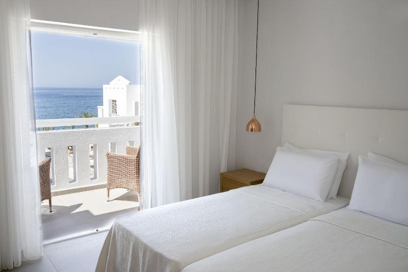 Double Room with Sea View image 1