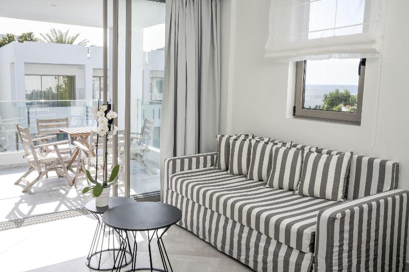Superior Suite with Sea View image 3