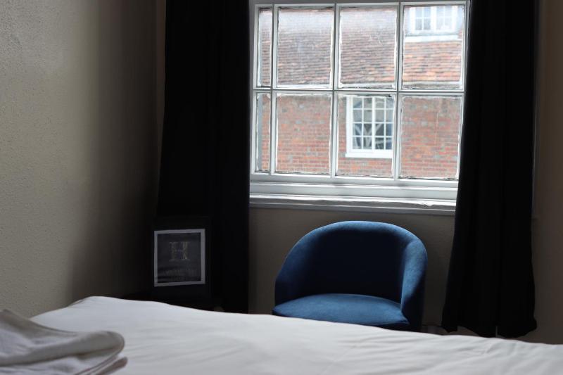 Standard Double Room image 3