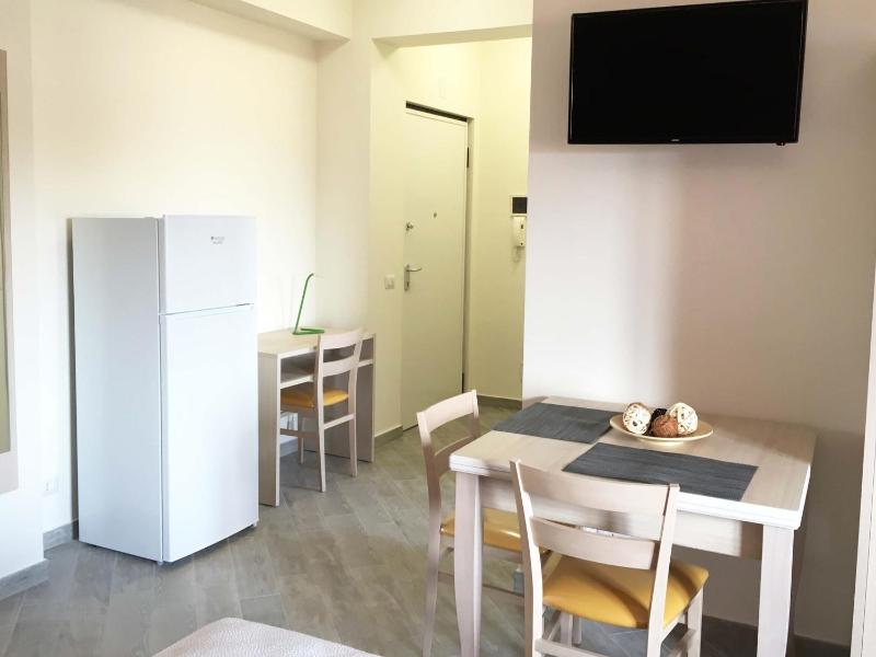 One-Bedroom Standard Apartment image 3