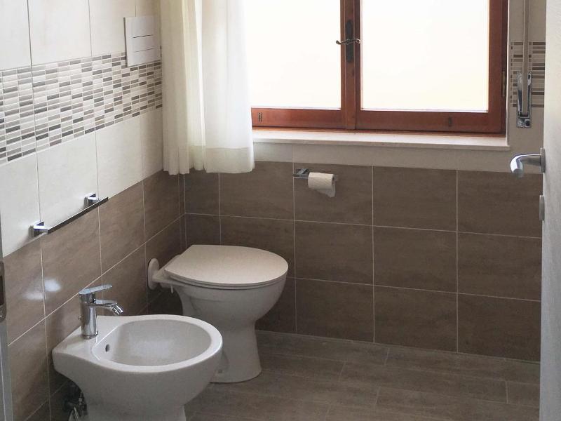 One-Bedroom Standard Apartment image 2