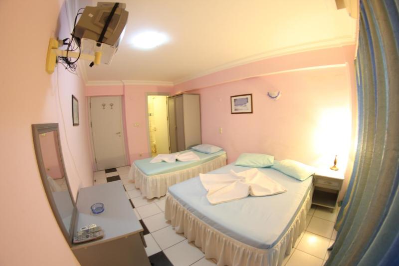 Deluxe Triple Room image 3