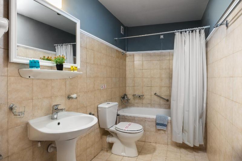 Family Room (2 Adults + 2 Children) image 2
