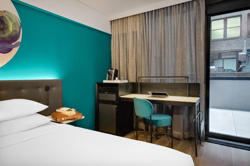 King Room with Balcony image 1