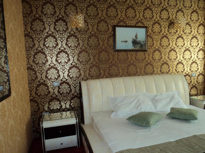 Standard Double Room image 3
