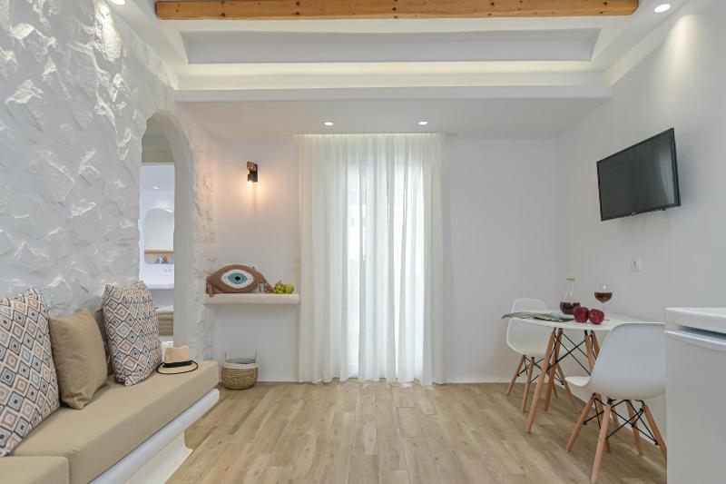 Standard Family Room image 2