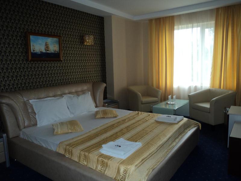 Standard Double Room image 2