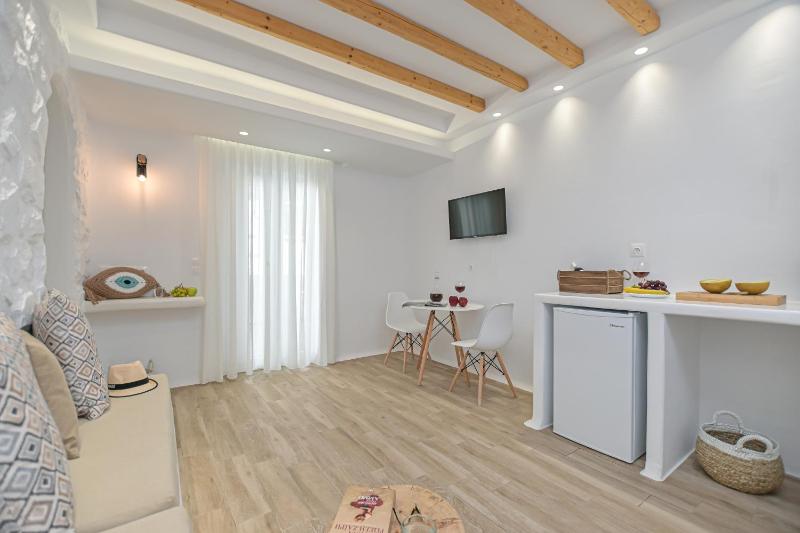 Standard Family Room image 3