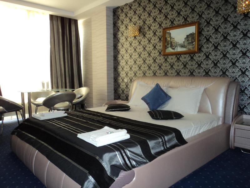 Superior Double Room image 4