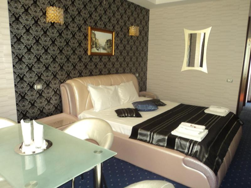 Superior Double Room image 3