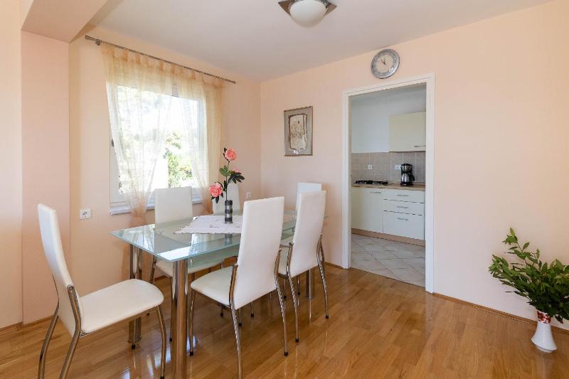 Two-Bedroom Apartment with Balcony and Sea View image 4