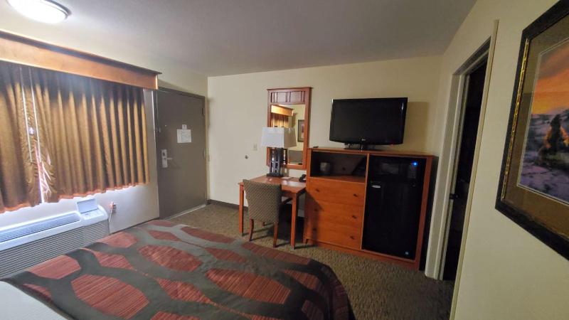 Queen Suite with Two Queen Beds - Non-Smoking image 2