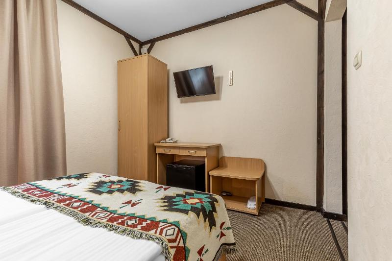 Economy Double Room image 3