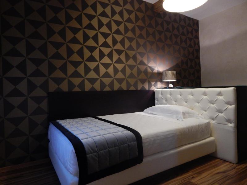 Single Room image 4
