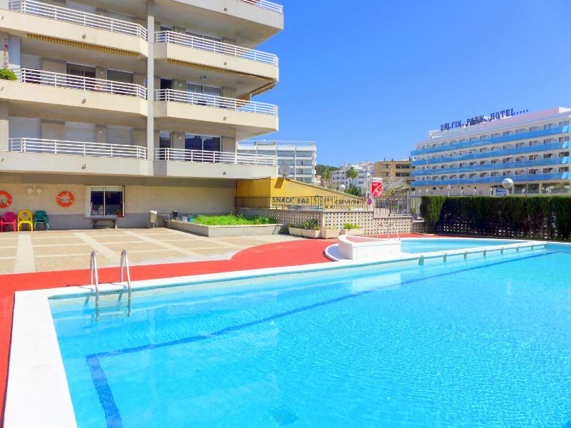 Rentalmar Zahara family suites - image 15
