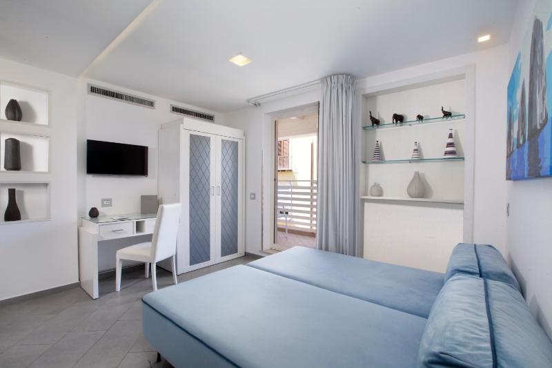 Superior One-Bedroom Apartment with Balcony image 3