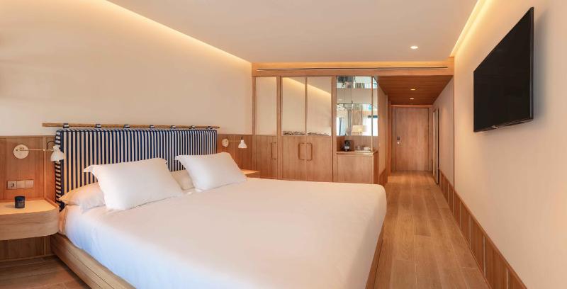 Classic Double Room (1 Adult) image 3