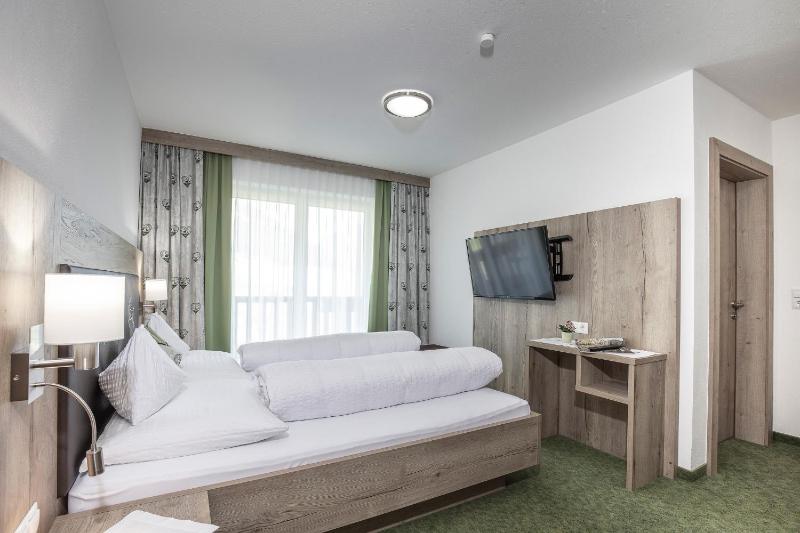 Apartment with Balcony (2 - 3 Adults) image 2