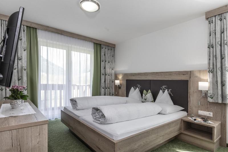 Apartment with Balcony (2 - 3 Adults) image 3