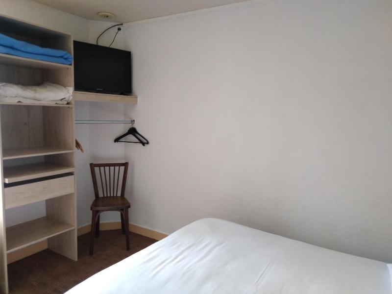 Small Double Room image 4