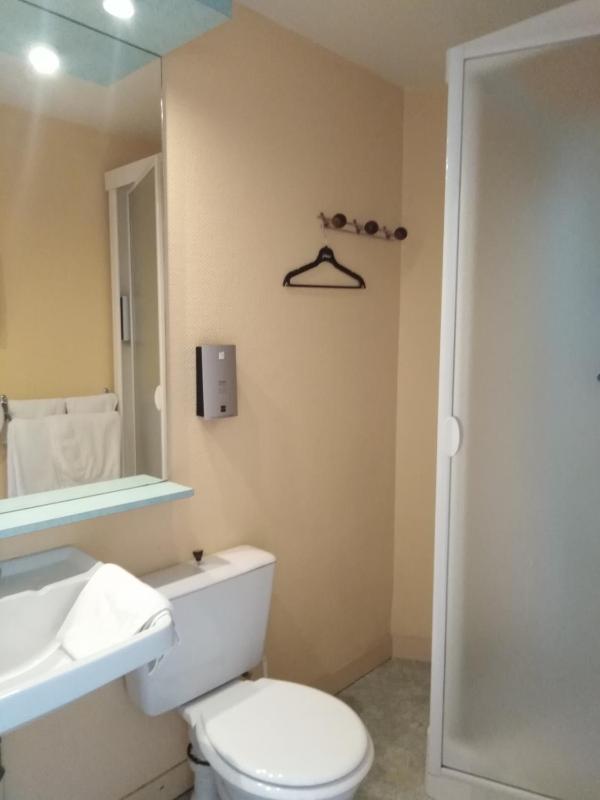 Small Double Room image 3