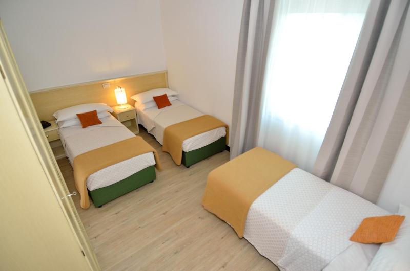 Triple Room image 2