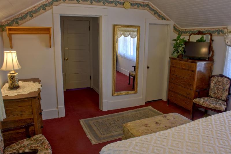 King Room image 2